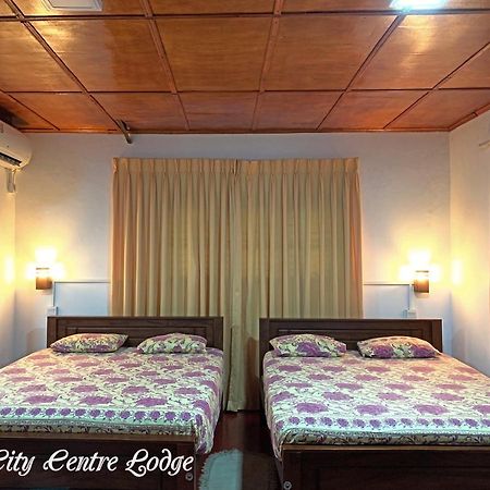 City Centre Lodge Ponnarankulama Exterior photo